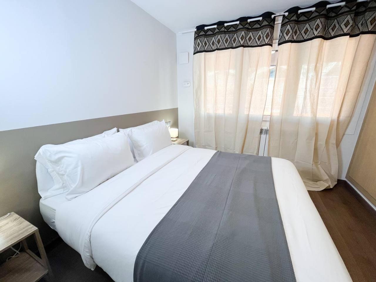 En Pleno Centro Moderno&practico, 1 Plaza Parking - L By Bonesvacances